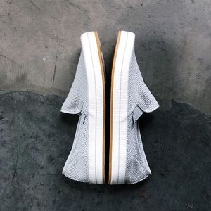 NWB UGG Bren Slip-On Sneaker Size 7